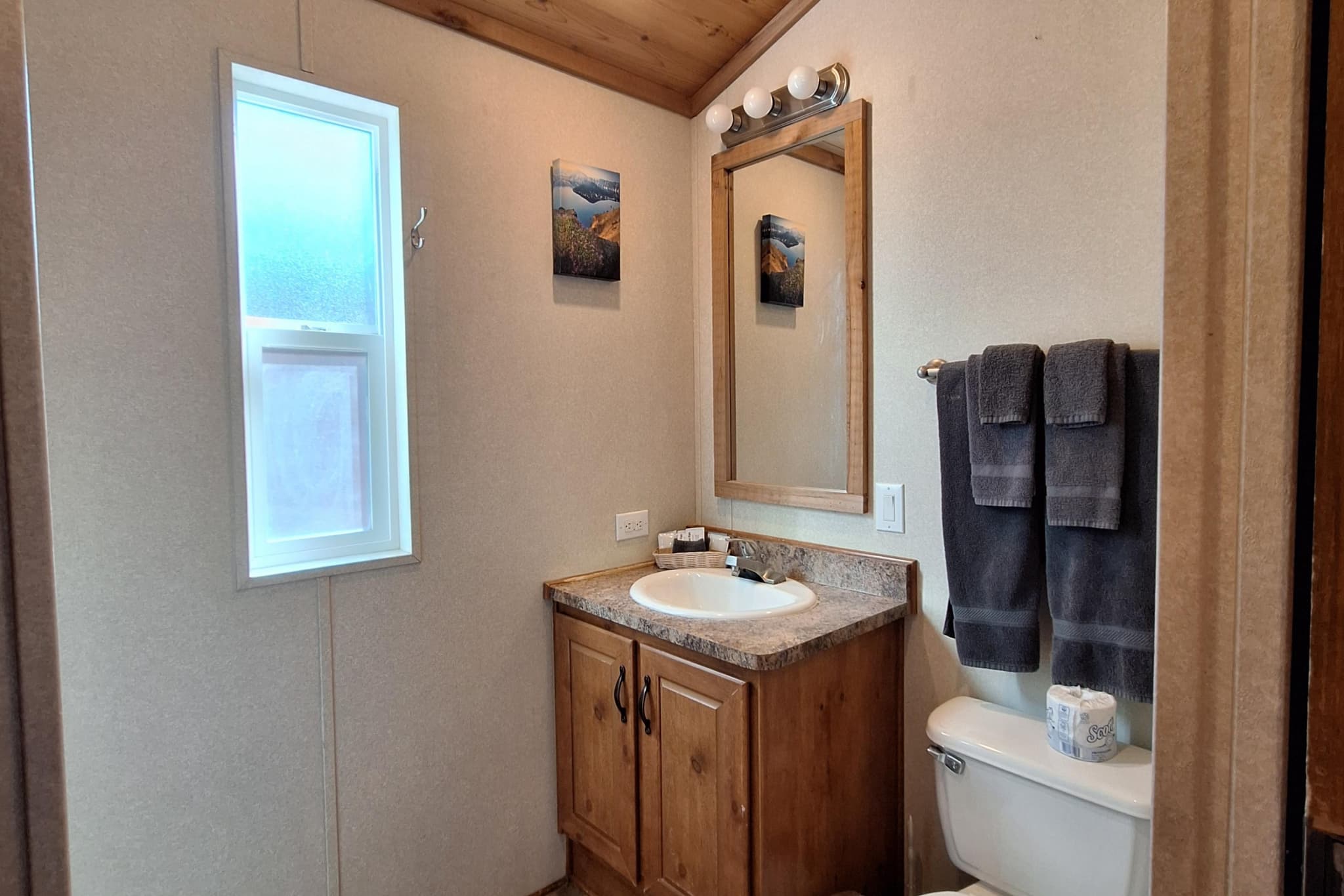 Creekside Cabin — photo 4