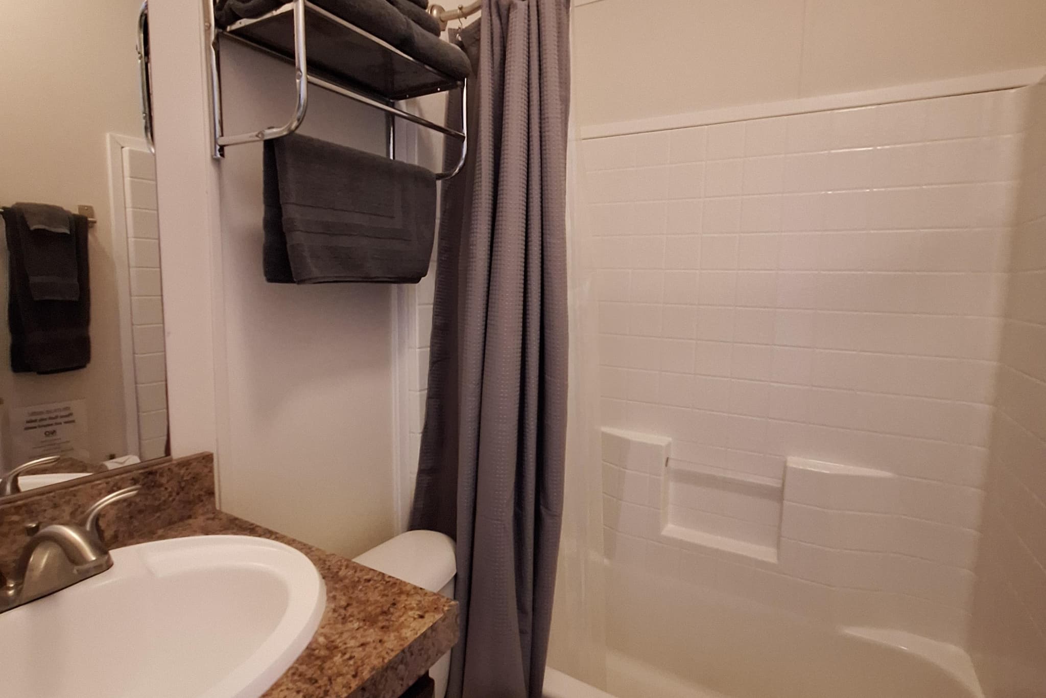Deluxe Creekside Cabin — photo 3