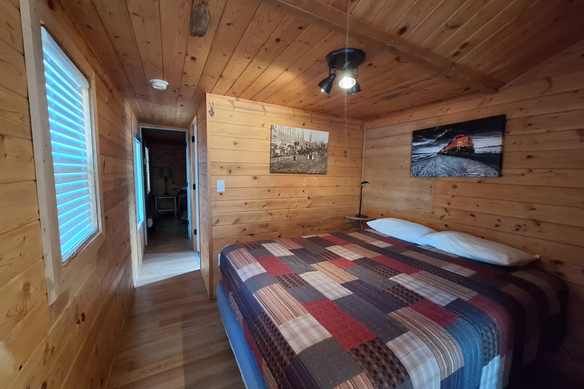 Family Creekside Cabin — photo 4