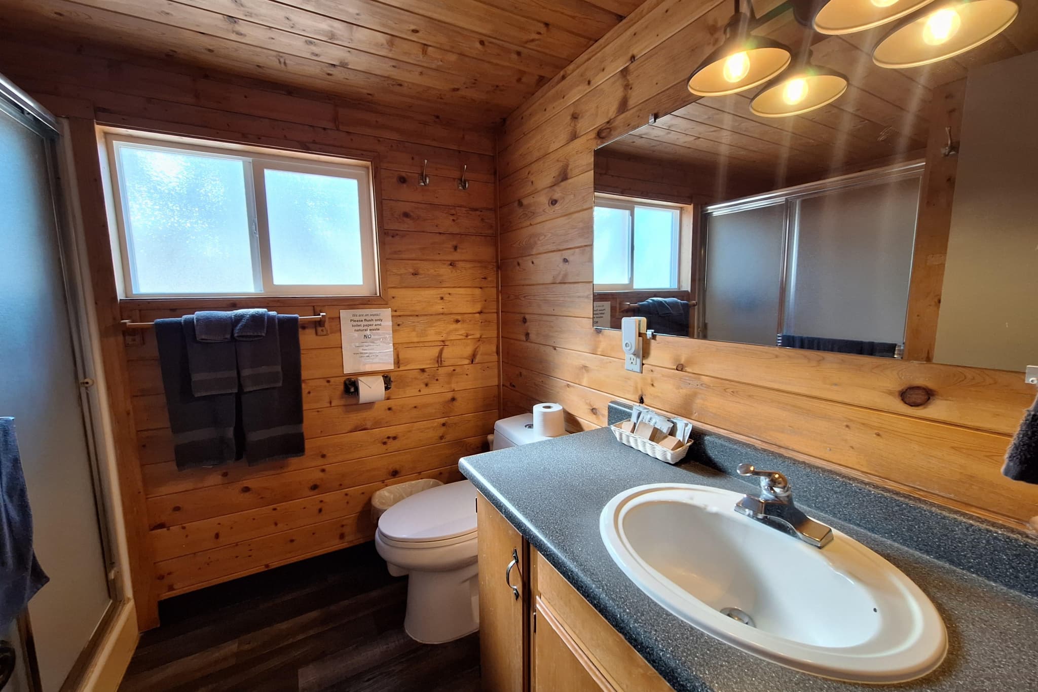 Family Creekside Cabin — photo 5