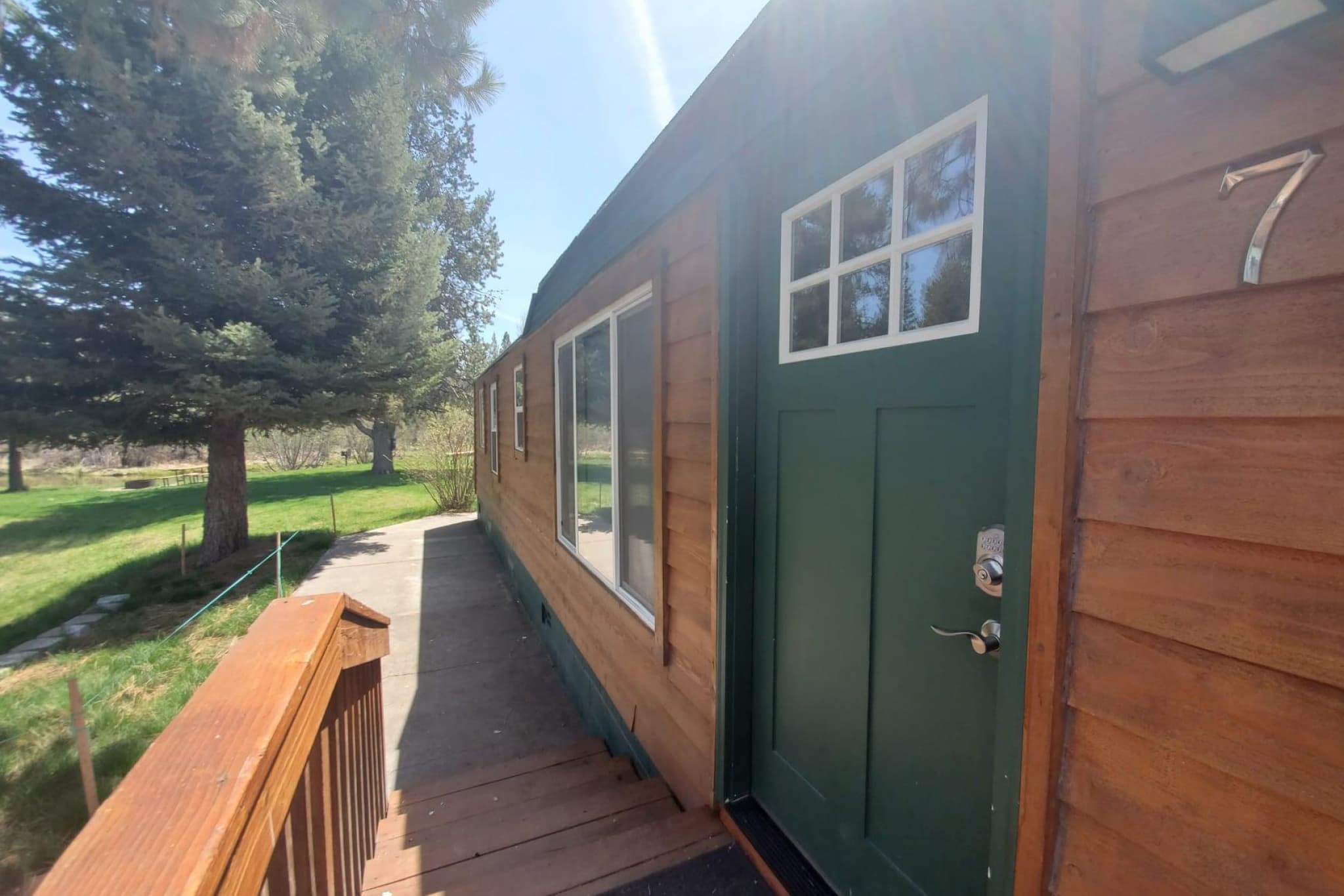 Family Creekside Cabin — photo 8