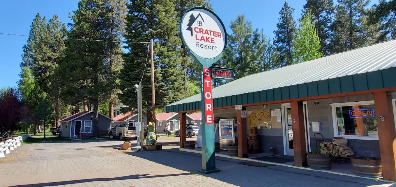 Wide angle view of the Crater Lake Resort general store entrance
